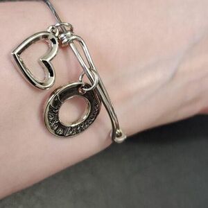 Silver tone heart charm bracelet 7.5"